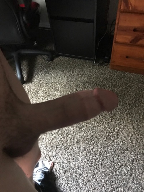 hornyboi2626:Sending nudes and videos to anyone who reblogs...