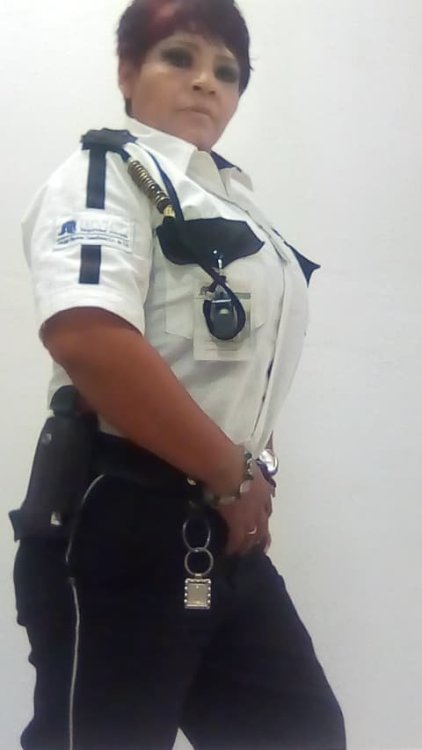 maturemaduras:Mature mexican police woman.