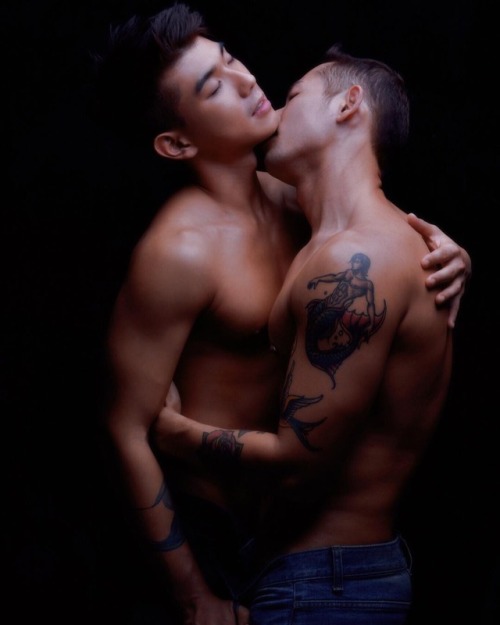 asianboysloveparadise:Taiwanese Gay Couple: En Chiu & Brian...