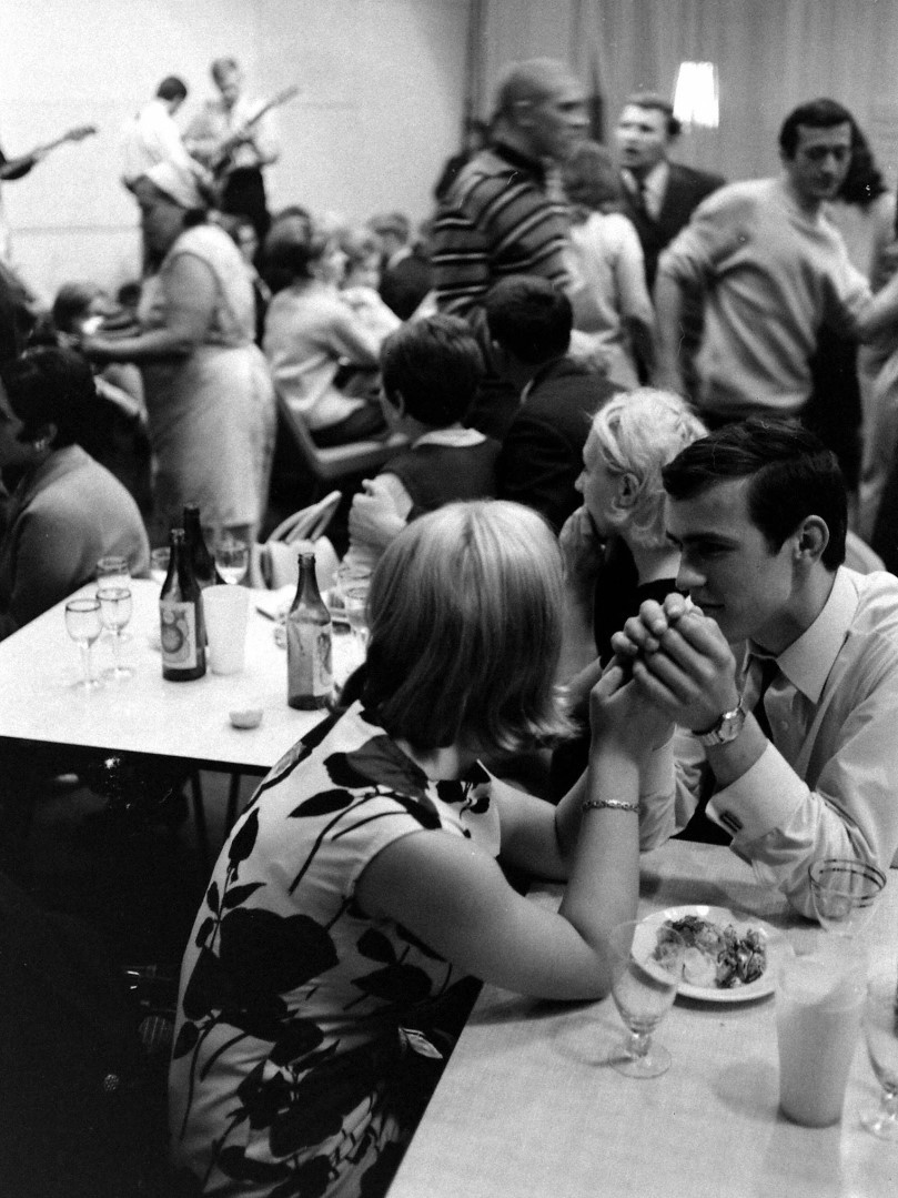 Crowd of “White Nights”, a youth cafe in Leningrad