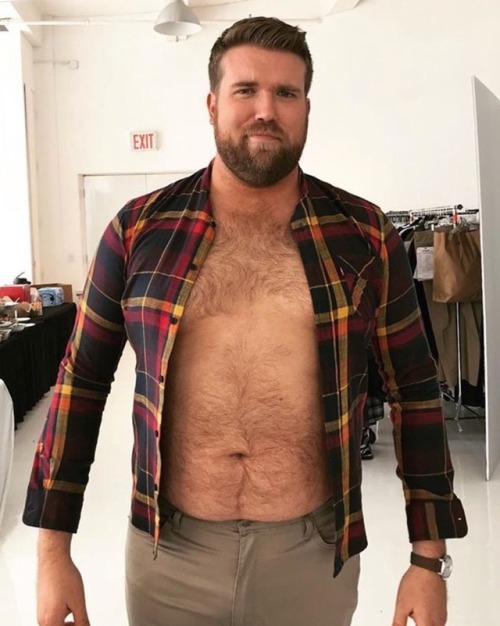 fattdudess:Plus-size male model Zach Miko.