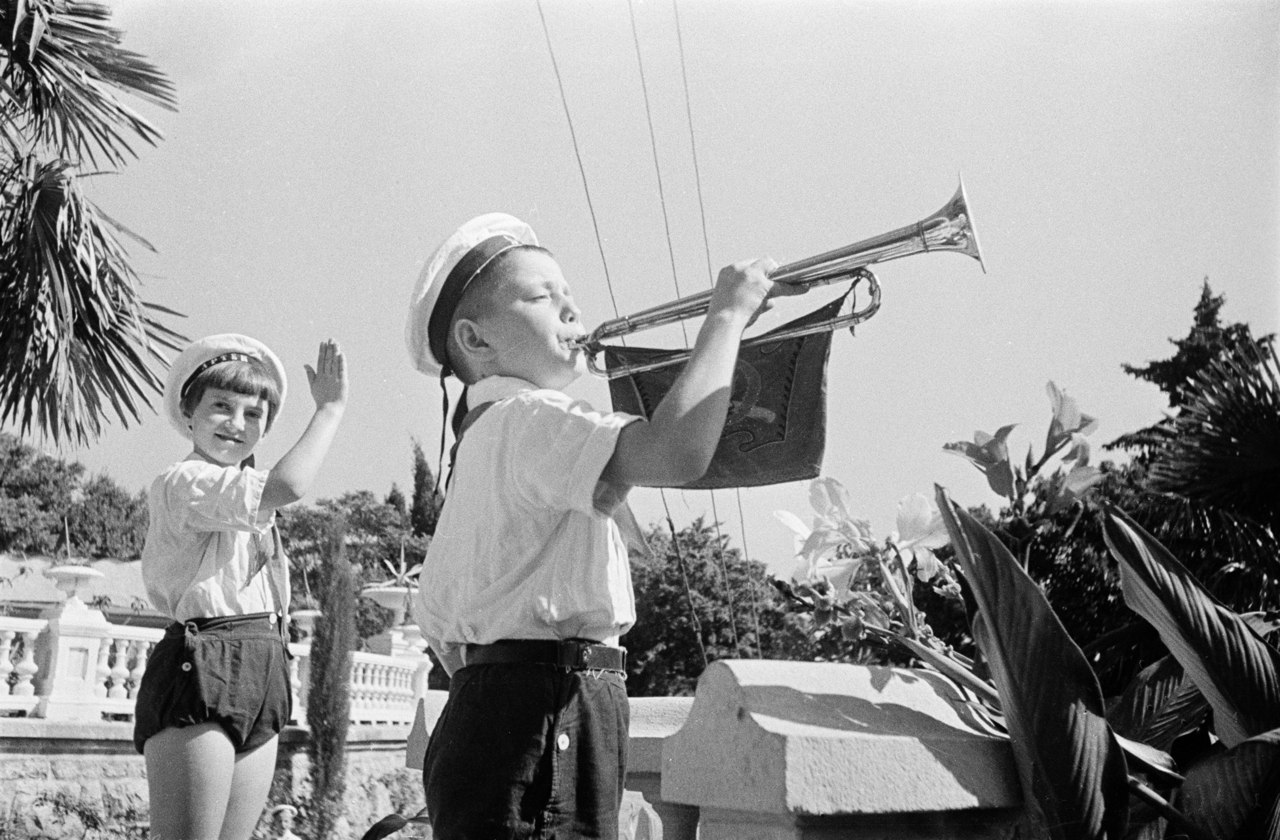 Pioneers at Camp Artek, 1930s.