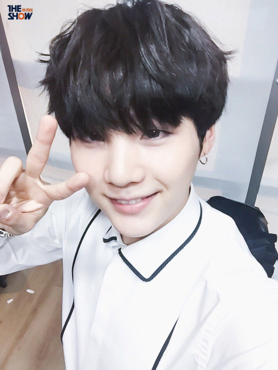 [Appreciation] does suga low key have some of the best selca game in ...