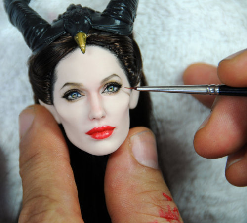 epic-humor:Noel Cruz custom repaints factory dolls into life...