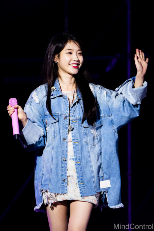 iumushimushi:180512 IU at Iseul Live Festivalcr: MindControl