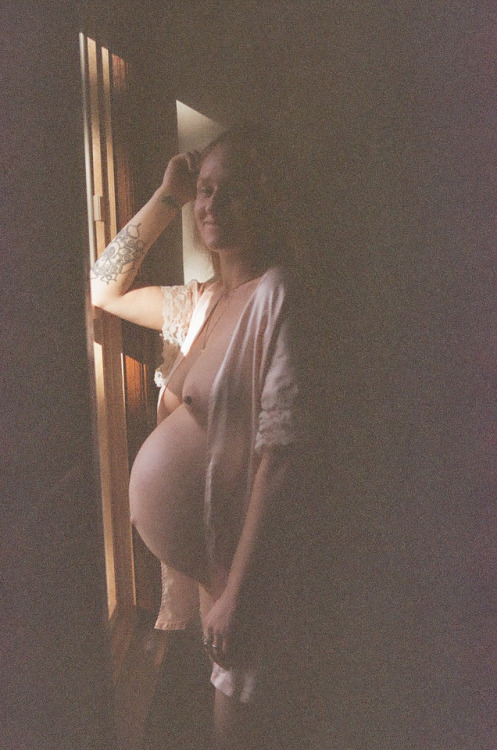 magic muse nicole my photography 35 mm dcci expired film pregnancy magic hour