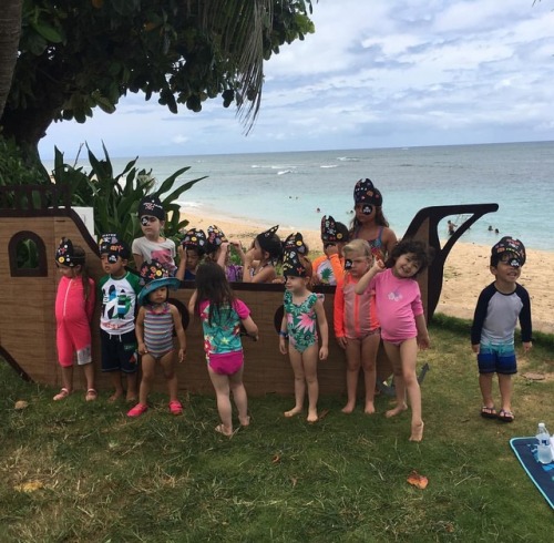 Celebrating BFF’s birthday… pirate style. Emma is so clearly my child - striking a pose for the camera. 🤦‍♀️ (at Haleiwa, Hawaii)