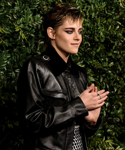 dailykristen:Kristen Stewart at the Chanel and Charles Finch...