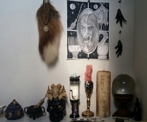 iwant2-believe:My Baba Yaga altar. 