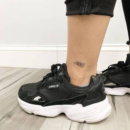 By JK Kim, done in Queens. http://ttoo.co/p/144821 small;jkkim;mexican;patriotic;micro;line art;animal;tiny;eagle;bird;ankle;ifttt;little;minimalist;fine line