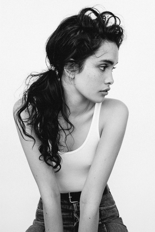 eddienew:Zoe Barnard by Eddie NewInstagram /...