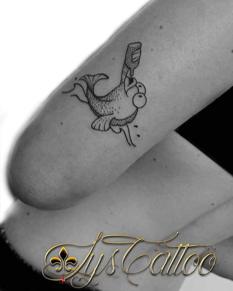 Lys Tattoo Tatouage Bras Femme Juste Au Dessus Du Coude