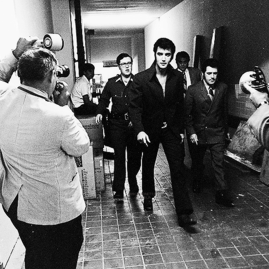 Elvis Presley Elvis Backstage At The International Hotel Las