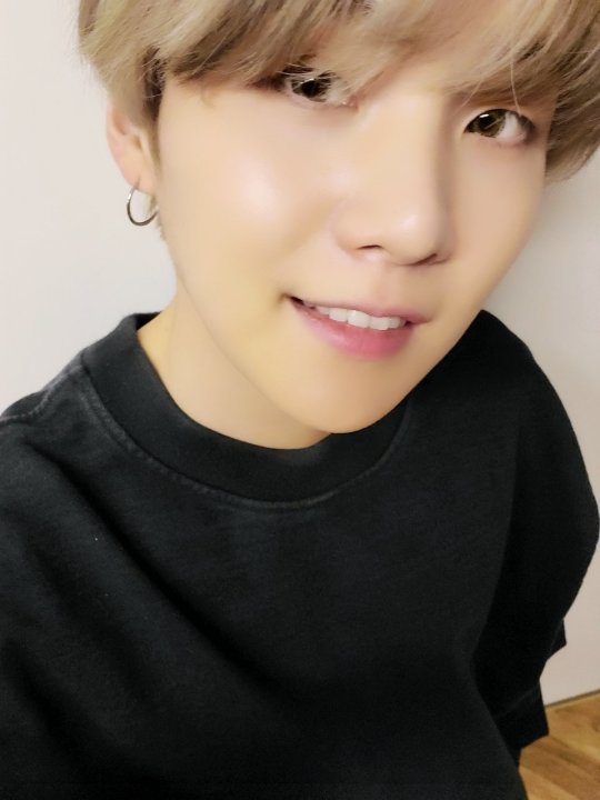 200329 Yoongi’s Tweet 콘서트 하고 싶다아아악! I wanna do a concertttt! Trans cr: Kylie @ allforbts © Please credit when taking out