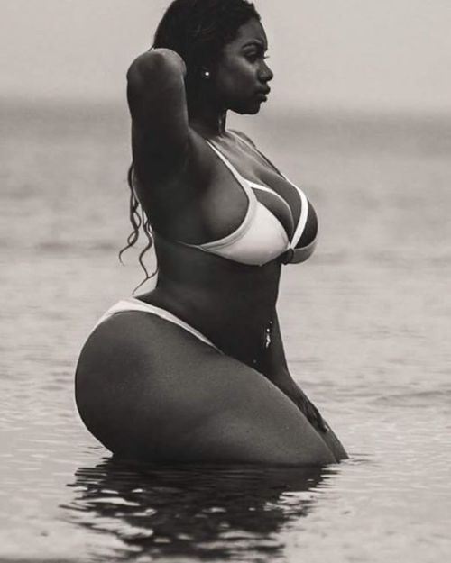 Screaming black curvy messy