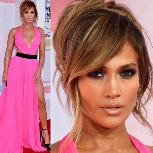 justbecauseitsbeauty:Jennifer Lopez looked gorgeous in Georges...