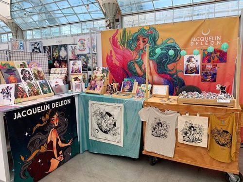 I’m all set up and ready to go at @twitchcon ‍♀️✨ Artist Alley...