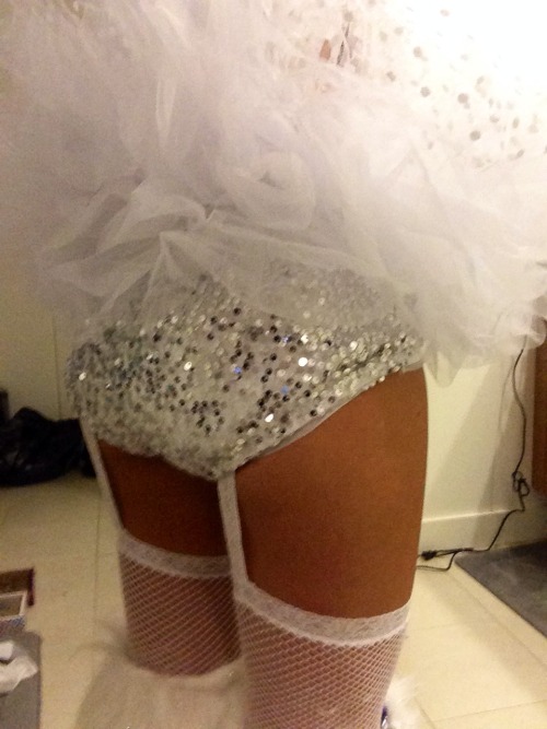 diaperbabe:Happy New Year everyone!! Raving in my diaper...