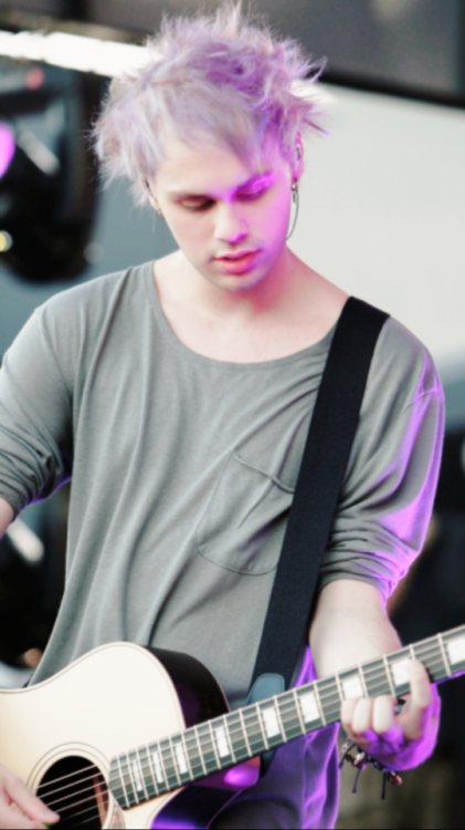 michael clifford black and white | Tumblr