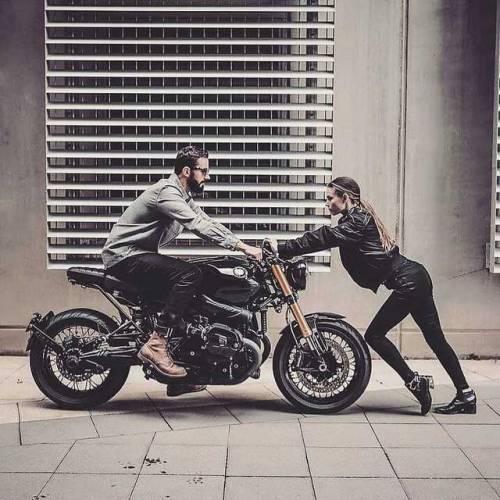 ๐ caferacerpasion.com ๐ Who do you think will win? BMW R nineT...