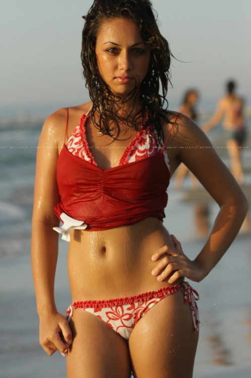 masalagirls:If you have a gf like hers, you tend to go to Goa...