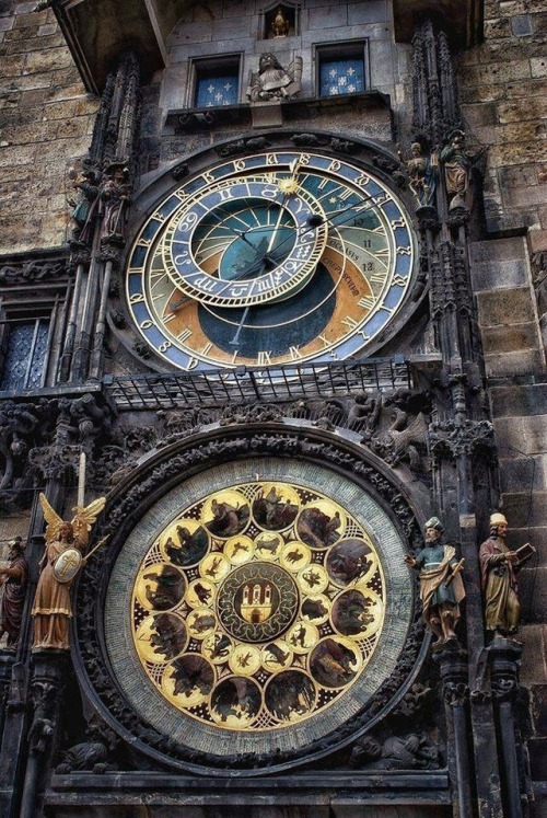 amastersclockworkorange:Oldest Astronomical Clock in the World...