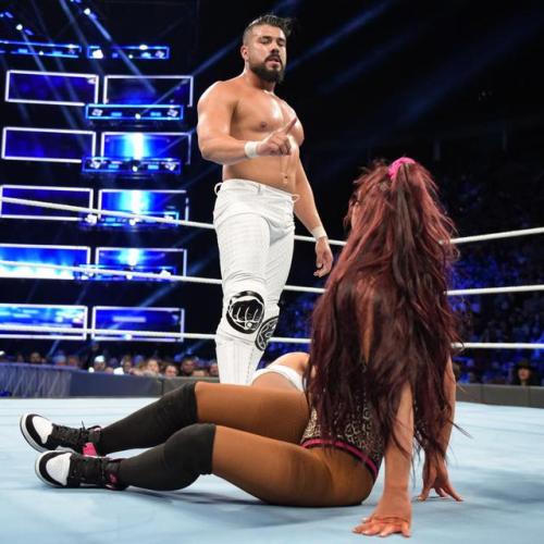 SmackDown 10/2/18: R-Truth & Carmella vs. Andrade “Cien”...