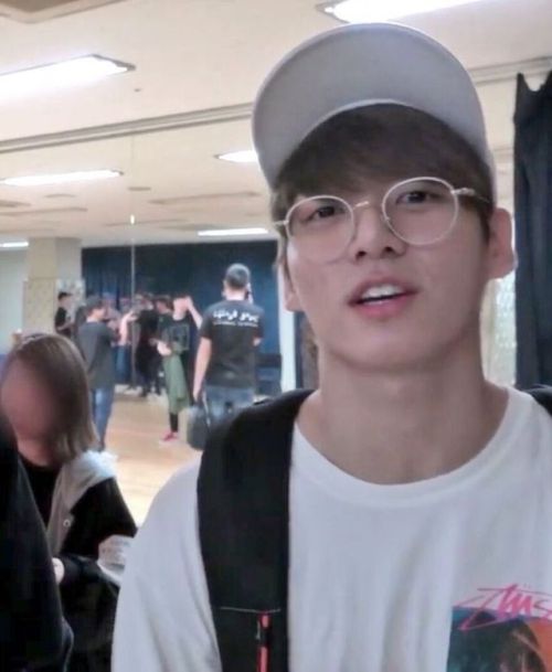 jkfortunekookies:Jungkook + circle glasses