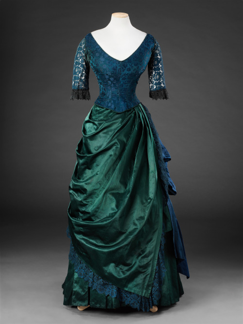 fripperiesandfobs:Evening dress, mid-1880′sFrom the John...