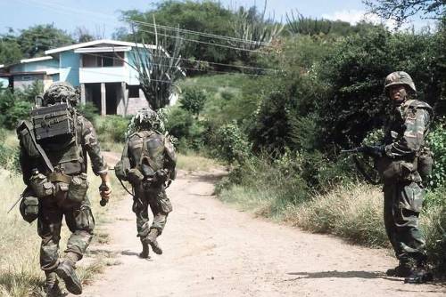 greasegunburgers:82nd Airborne troops during Operation Urgent...