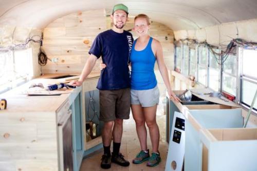 We live in a school bus to travel all the time — Yahoo Travel Inspirations