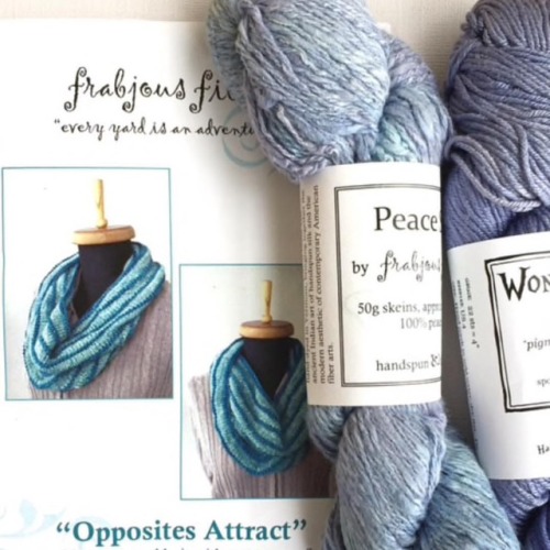 nobleknits:Opposites Attract! Fun and easy to knit cowl kit ❤️...