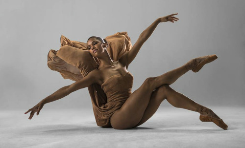 nya-kin:Misty Copeland makes history as first African...