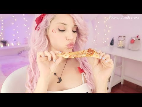 Watch me moan and eat pizza 