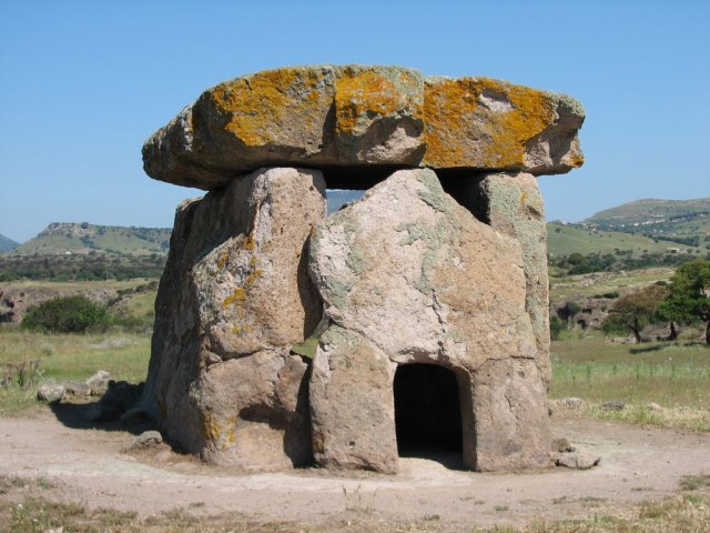 eso lluvamir dolmen