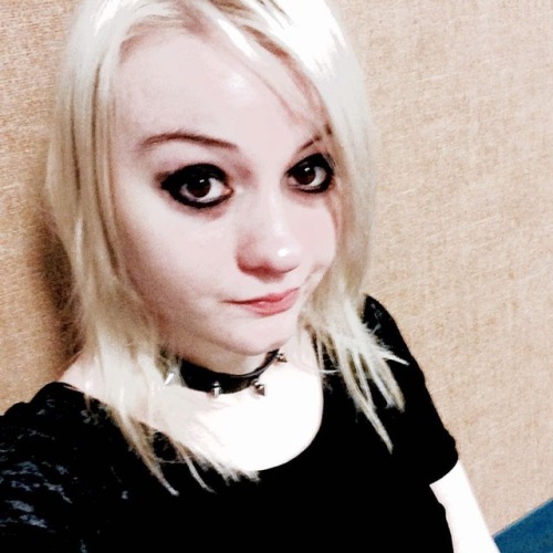 belladonianoir:Babyfaced and college ready. 2016.#goth...