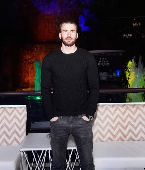 nanajay44:Actor Chris Evans attends Billboard Music Awards...