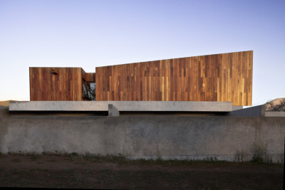 worclip:<br /><br />Casa La Dehesa (2011) by Elton + Léniz Arquitectos Asociados<br />Location: The Falcons, Barnet, Santiago, Chile<br />