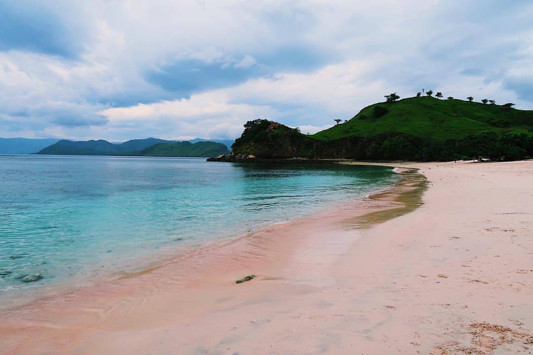 #TheSpinningWheel — Please meet Pink Beach Lombok in the Komodo...