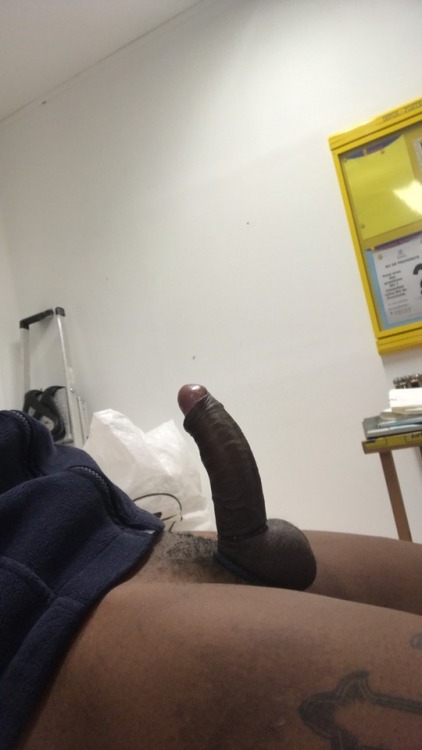 Queue raide au boulot / Horny dick at Work