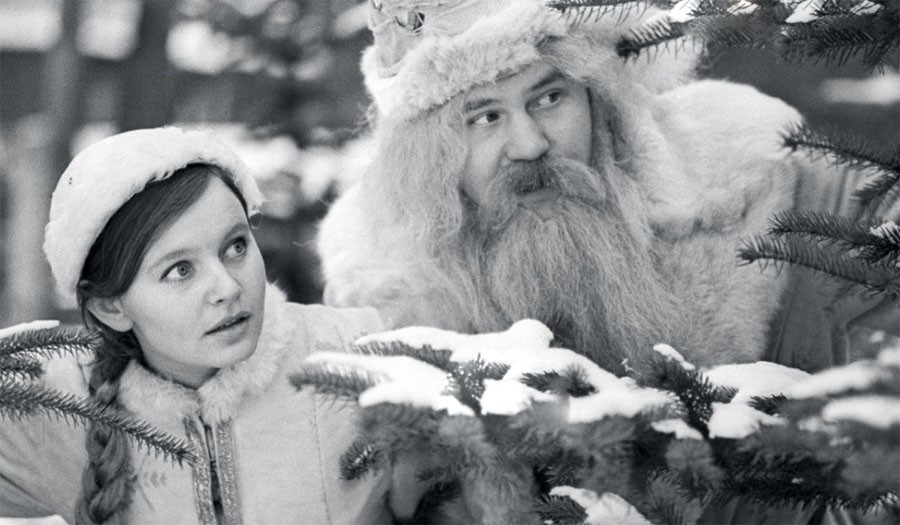 Ded Moroz and Snegurochka, photo by Viktor Velikzhanin (1971)