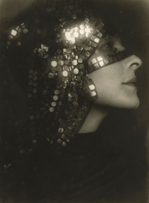 mote-historie:Sibylle Binder, Photo by Trude Fleischmann,...