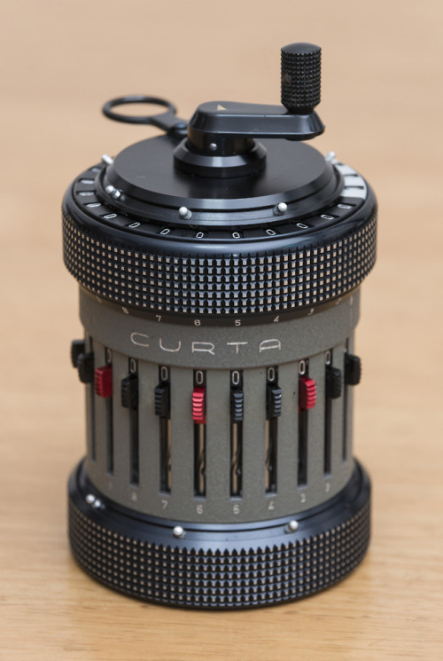 rocketumbl:Curta calculatorクルタ計算機