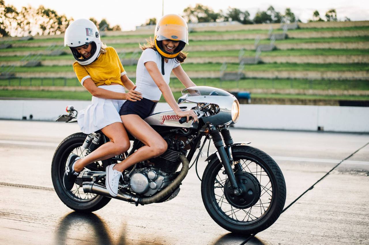 Ducati Cafe Racer РґРµРІСѓС€РєРё