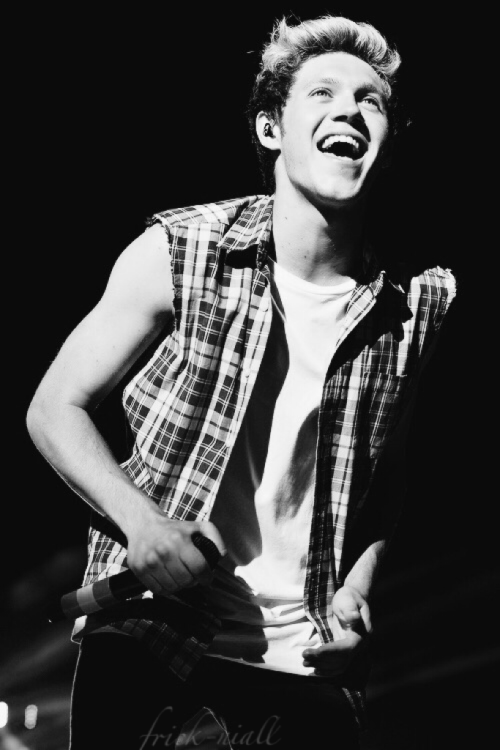 niall horan black and white on Tumblr