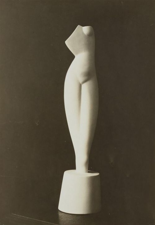 move-and-still:Alexander Archipenko