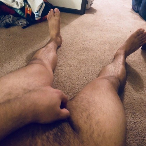 jorgeecoco:Sometimes I like just like to sit on the floor naked.