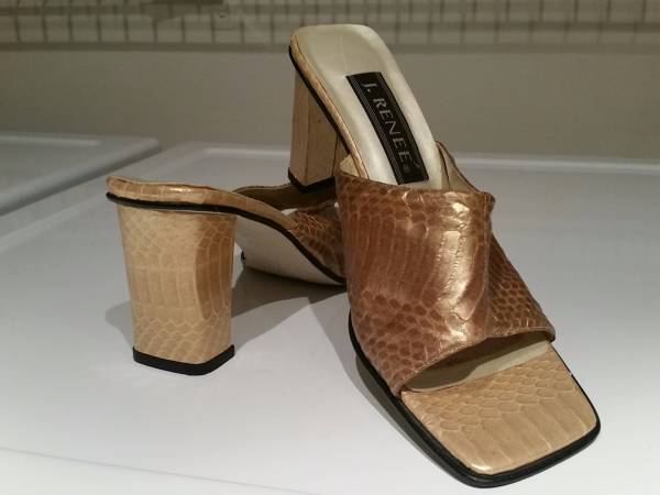 square toe heels 90s