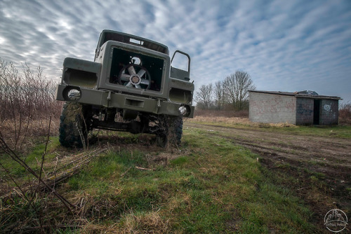 urbanrelicsphotography:LOST PATRIOTOn a cold winter morning,...