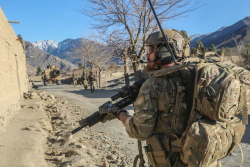 militaryarmament:Green Berets with 10th Special Forces Group...